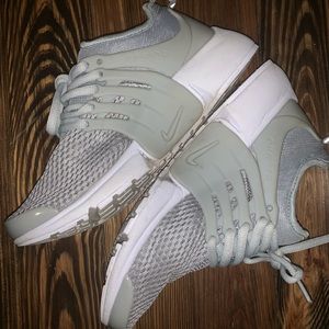 Women’s gray nike shoes